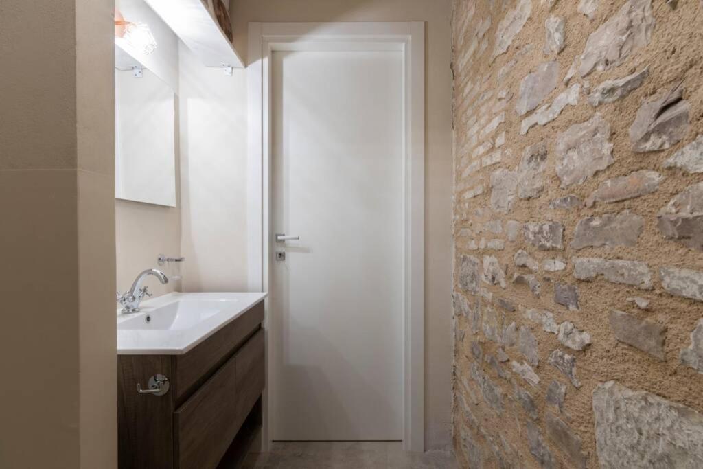 Cornelia Cavern Cosy Studio Apartment In Spello Εξωτερικό φωτογραφία